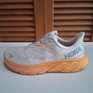 Hoka One One Arahi 6 Women’s Size 9.5D Nimbus Cloud Blanc De Blanc